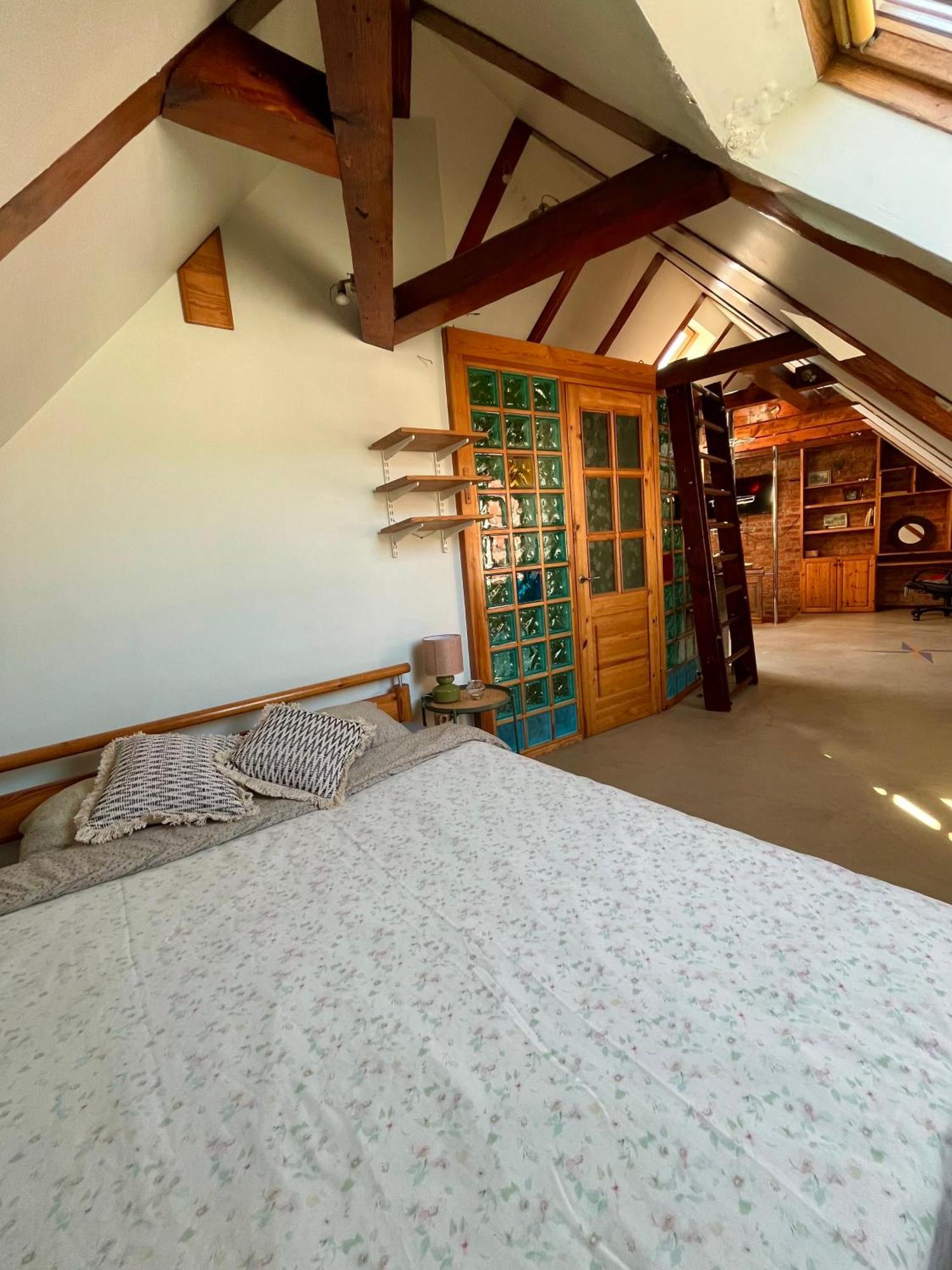 Authentic Loft In The Heart Of Old Town Íbúð Riga