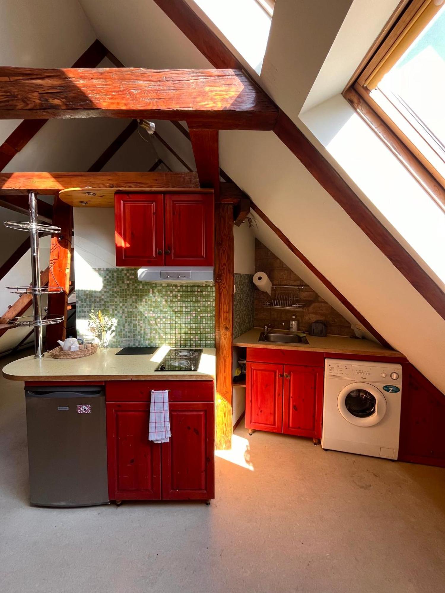 Íbúð Authentic Loft In The Heart Of Old Town Riga